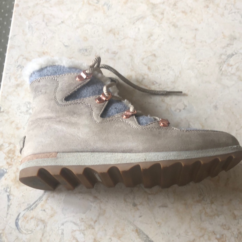 Sorel Sneakchic Alpine Shearling and Leather Laceup Boots Size 8 - Picture 12 of 16